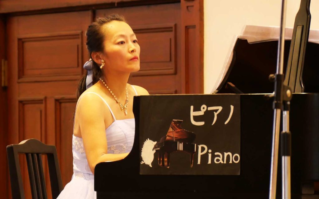 ピアノ　六郷栄夏